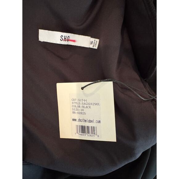 Imitation Pearl & Crystal Detail Long Sleeve Sheath Gown
SHO by Tadashi Shoji - Picture 10 of 10